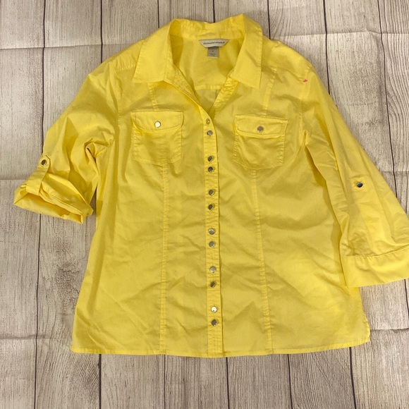 Christopher & Banks Tops - Button down shirt with 2 front pockets and side slits